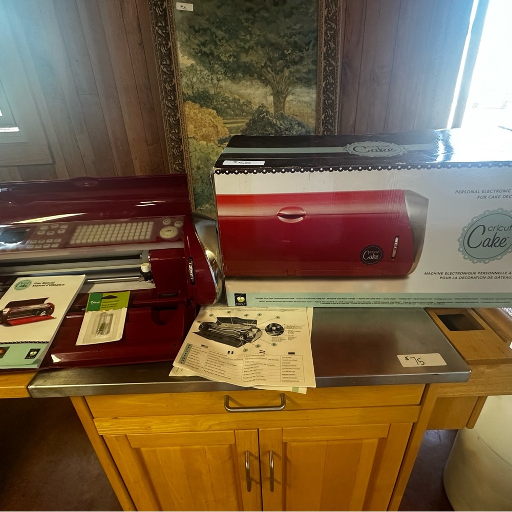 Cricut Cake Electronic Cutter in Red